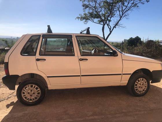 FIAT UNO 1.0 MPI MILLE FIRE 8V FLEX 4P MANUAL FIAT UNO 1.0 MPI MILLE FIRE 8V FLEX 4P MANUAL